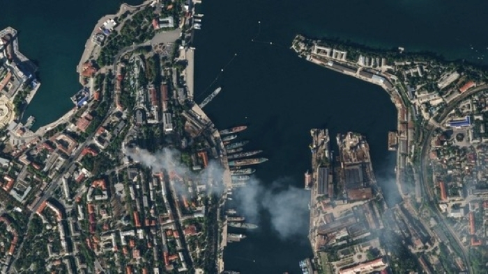 Hàng chục UAV Ukraine đổ bộ 2 khu vực của Nga