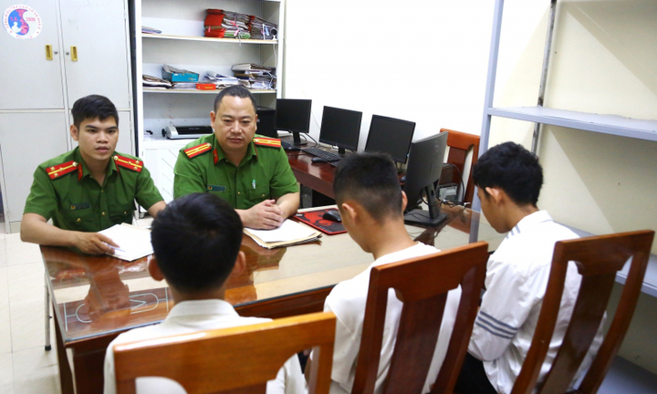 Công an triệu tập 3 học sinh vụ ném đá gây vỡ kính tàu Bắc-Nam