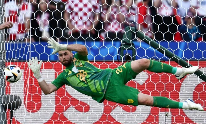 Thủ môn Tây Ban Nha chấn thương cổ tay nghiệm trọng sau EURO 2024