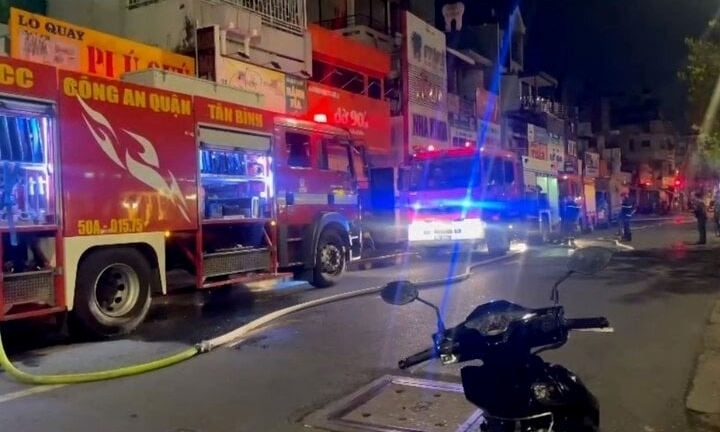 Điều tra nguyên nhân vụ cháy nhà trong hẻm ở TP.HCM, nhiều tài sản bị thiêu rụi