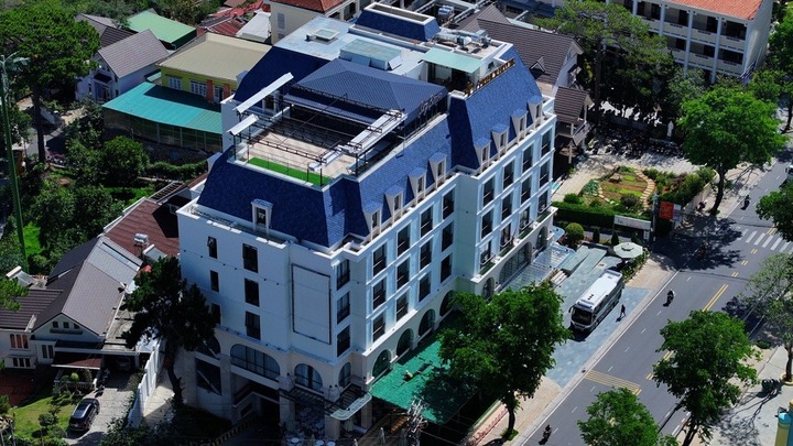 Một khách sạn ở Đà Lạt bị đình chỉ kinh doanh vì xây trên khu vui chơi giải trí