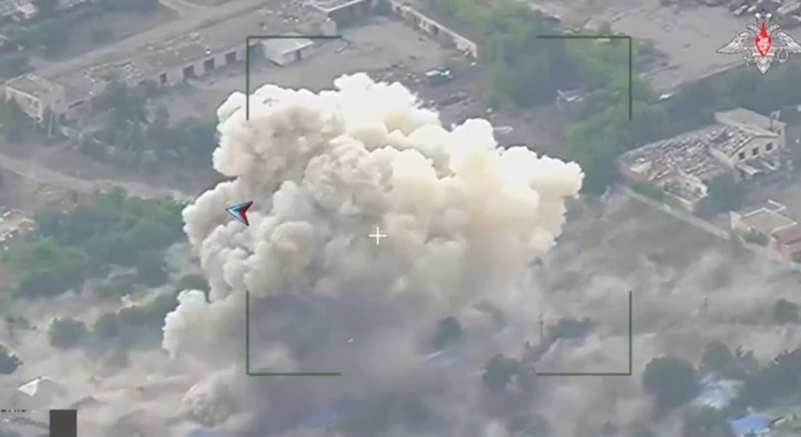 Tên lửa Nga san phẳng sở chỉ huy quân sự của Ukraine ở Donetsk