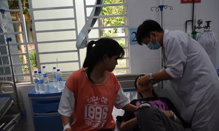 Vụ 63 công nhân ngộ độc ở Bình Phước: Thực đơn bữa cơm trưa gồm những gì?