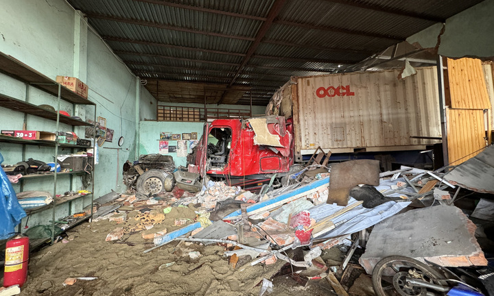 Vụ container đâm nhà dân 3 người chết: Thầy cô đau xót hay tin nam sinh qua đời 