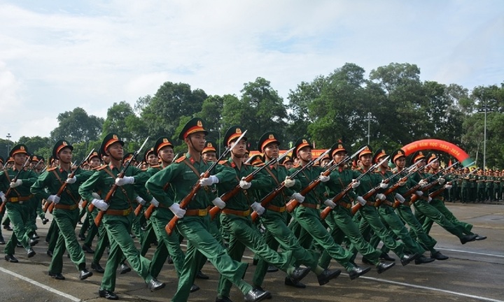 Điểm chuẩn trường Sĩ quan Lục quân 1, Lục quân 2 trong 4 năm qua tăng hay giảm?