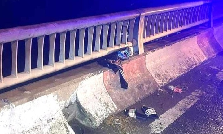 Hé lộ nguyên nhân nam thanh niên 21 tuổi bỏ lại đôi dép, nhảy cầu mất tích