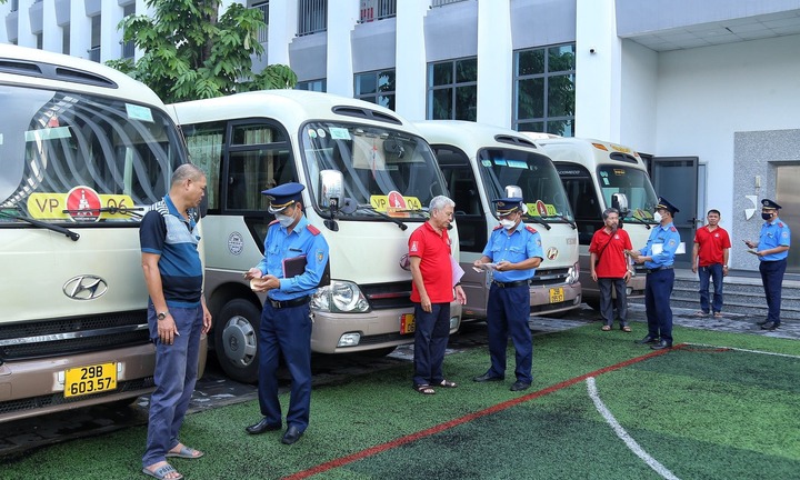 Bộ Công an đề xuất xe chuyên dùng đưa đón học sinh có màu sơn vàng đậm