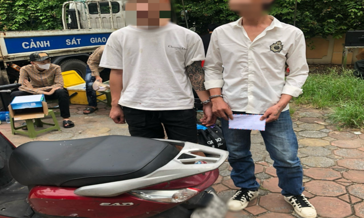 Hà Nội: Gặp tổ công tác 141, nam thanh niên tự giác giao nộp ma túy