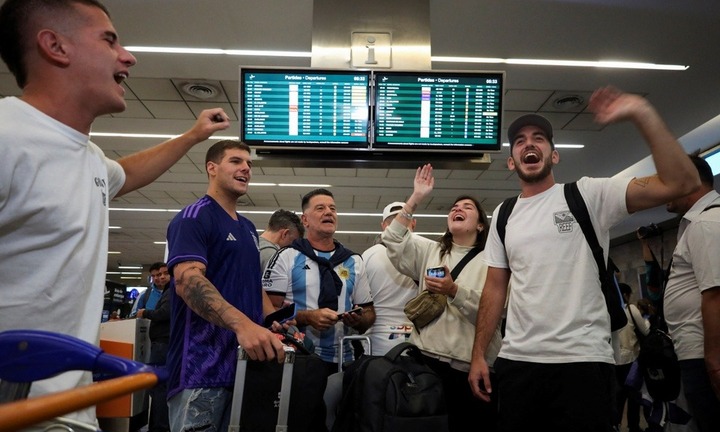 Cổ động viên Argentina đổ xô đến Qatar trước trận chung kết 