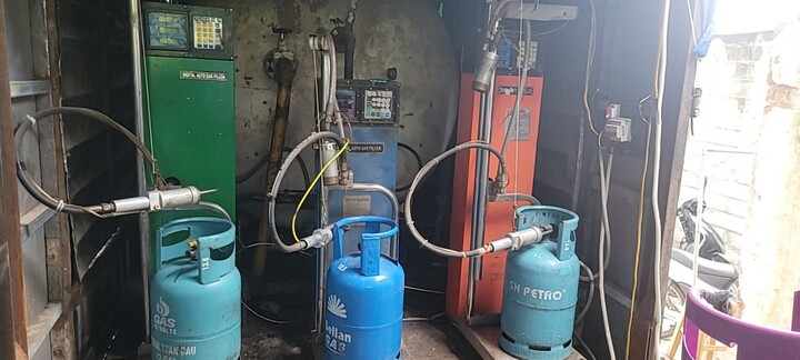 Hà Nội: Phát hiện điểm san chiết gas trái phép với số lượng lớn