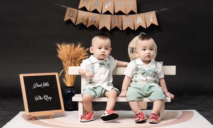 Nữ giáo viên ngấn nước mắt sau 12 năm mới có con của riêng mình