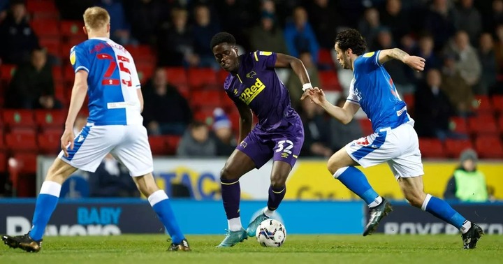 Soi kèo thẻ phạt round Leeds United gặp Newcastle United - Phân tích hiện tượng với Dự kiến siêng sóc