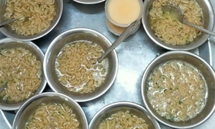 Vụ đóng 50.000 đồng tiền ăn/ngày, trẻ mầm non ăn mì tôm: Đình chỉ hoạt động của nhóm lớp