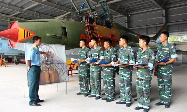 Biến động điểm chuẩn Trường Sĩ quan Không quân 5 năm qua: Cao nhất 21,10 điểm