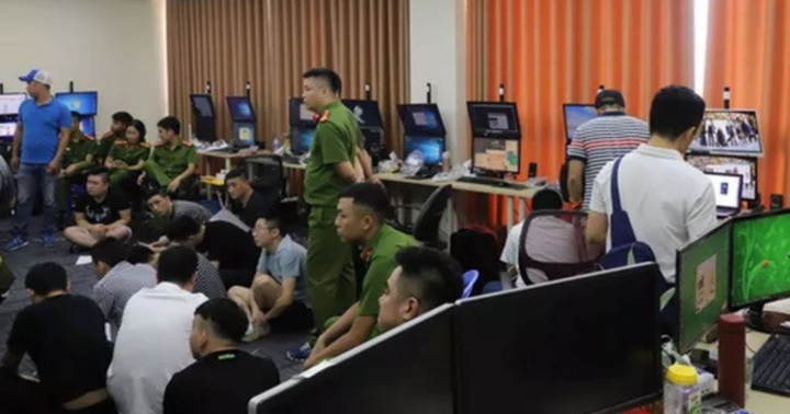 Nghẹt thở màn đột kích, triệt phá 