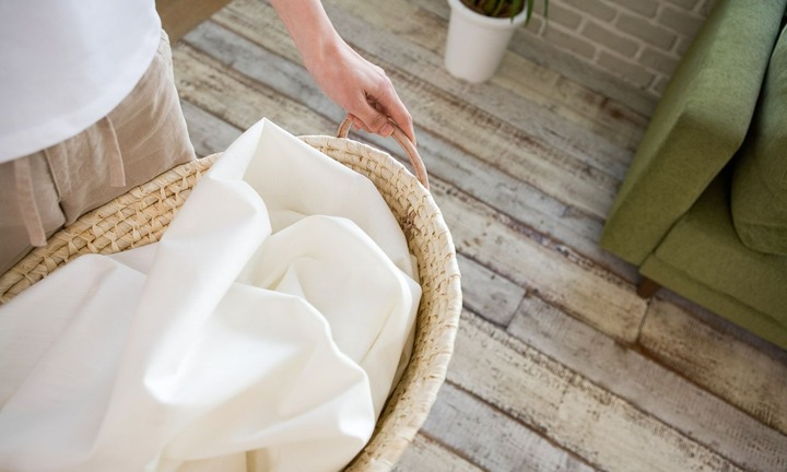 Cách làm sạch vết ố vàng trên cổ áo hiệu quả ngay tại nhà