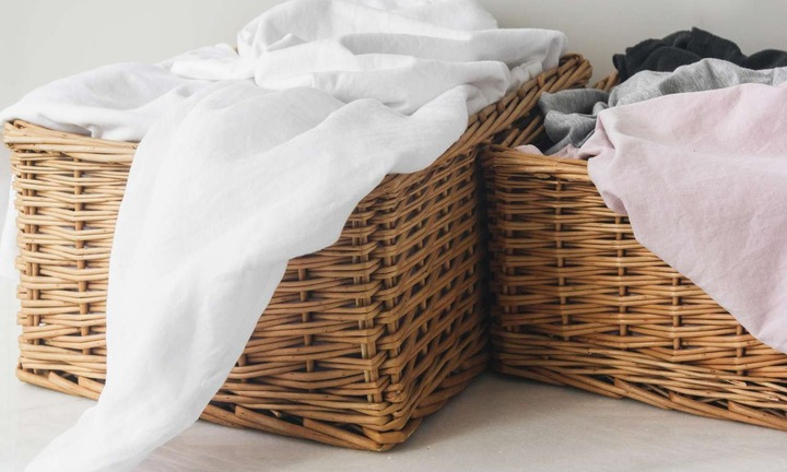 Cách loại bỏ vết trang điểm trên áo sơ mi trắng hiệu quả ngay tại nhà