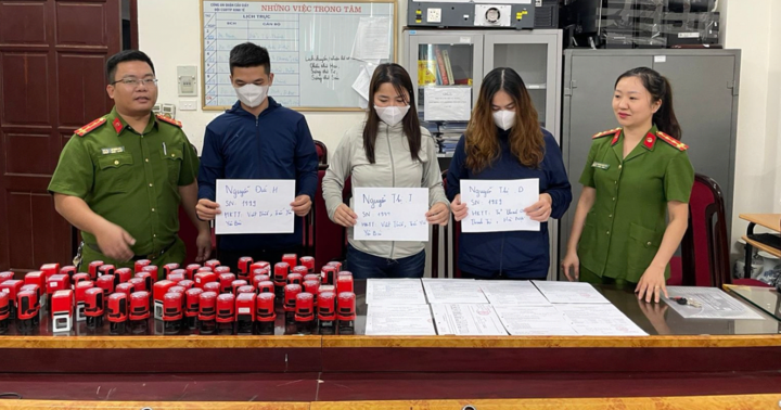 Hé lộ thủ đoạn tinh vi của “nữ quái” Hà Nội cầm đầu đường dây làm giấy tờ giả 