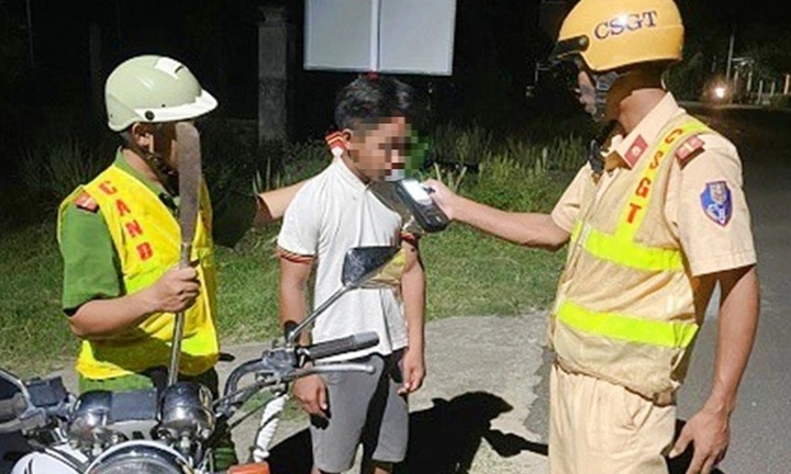 Bất ngờ lời khai thanh niên 17 tuổi mang dao phóng lợn đi thăm người yêu