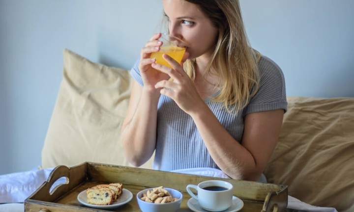 Nên đánh răng trước hay sau khi ăn sáng?