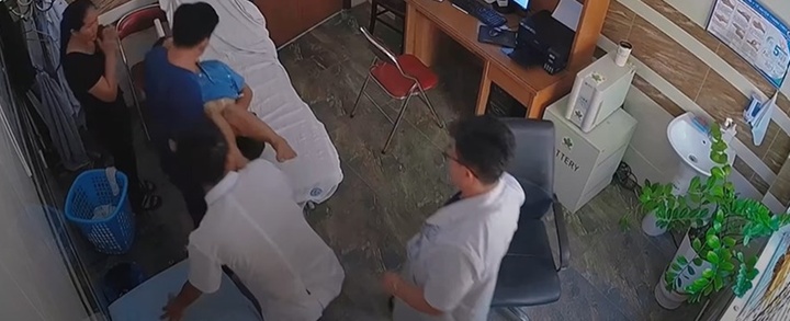 Nam bệnh nhân đột ngột ngừng thở khi đang siêu âm khiến các bác sĩ hốt hoảng