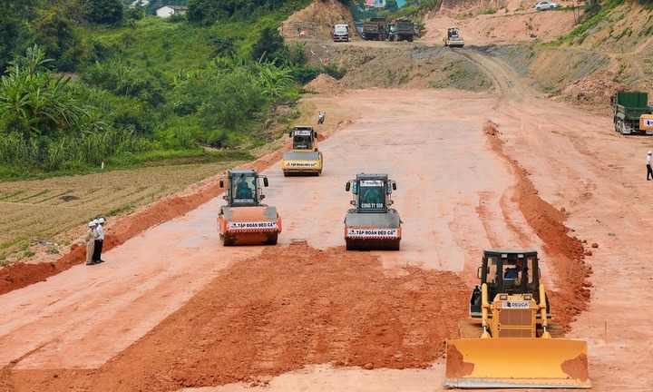 Đẩy nhanh tiến độ thi công cao tốc Hữu Nghị - Chi Lăng