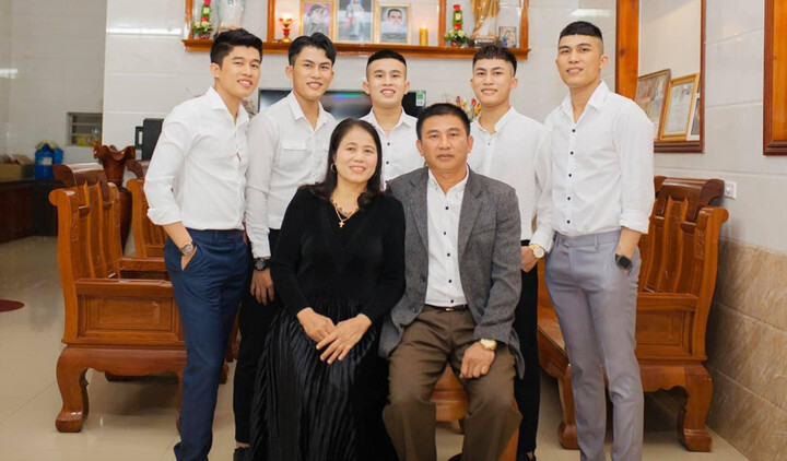 Gia đình ở Nghệ An sinh 5 con trai, có 4 người sống và làm việc tại nước ngoài