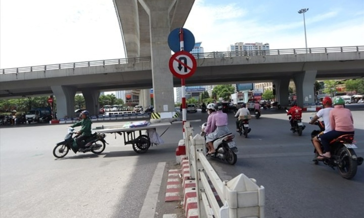 Đi xe máy quay đầu tại nơi có biển cấm quay đầu bị phạt bao nhiêu tiền?