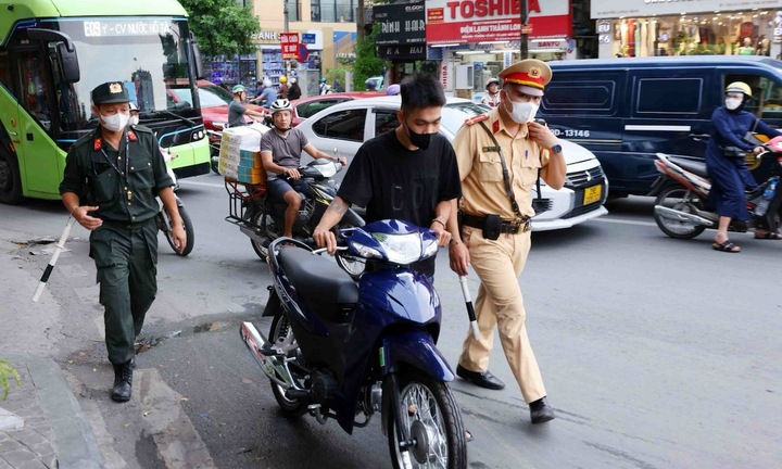 Hà Nội: 10 tổ công tác đặc biệt xử lý hơn 4.300 vi phạm giao thông trong 1 tháng