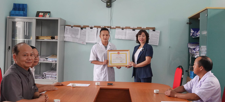 Tin tức thời sự mới ngày 21/8: Bác sĩ giúp sản phụ vượt cạn ngay bên quốc lộ 