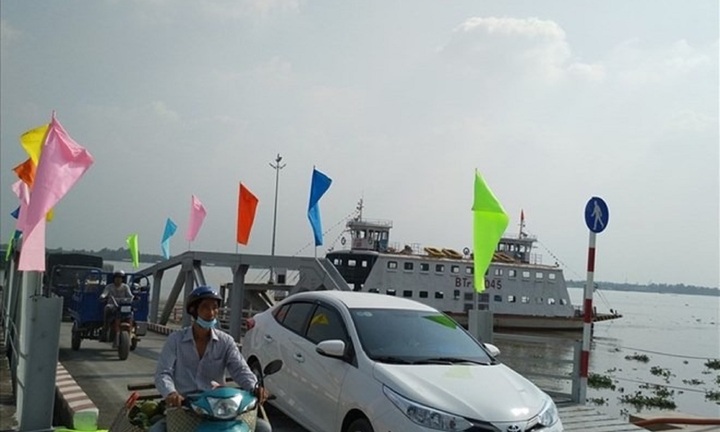 Thứ tự ưu tiên khi qua phà, qua cầu phao như thế nào?