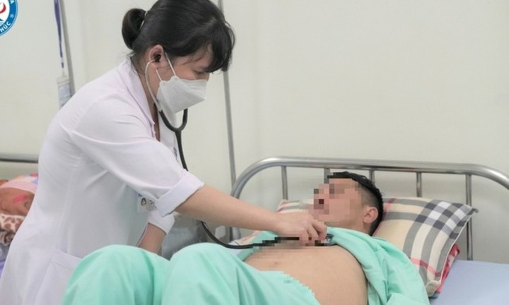 Diễn biến vụ đang ăn liên hoan với bạn, người đàn ông đột ngột hôn mê sâu