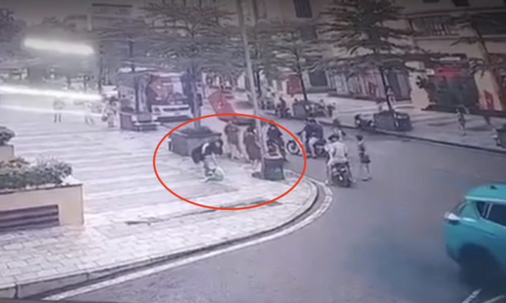 Người dân kể lại vụ người đàn ông đánh đập bé trai giữa sân chung cư ở Hà Nội