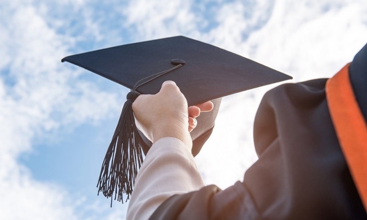 Sinh viên mới ra trường nên làm gì?