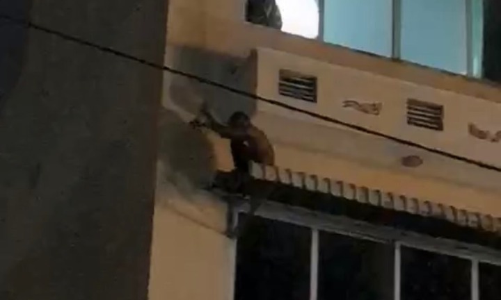 Bị vây bắt,