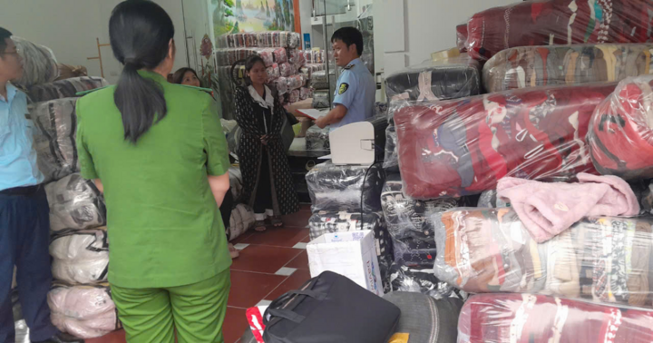 Rao bán áo len “second hand” qua mạng, cô gái bị tịch thu hơn 6000 sản phẩm