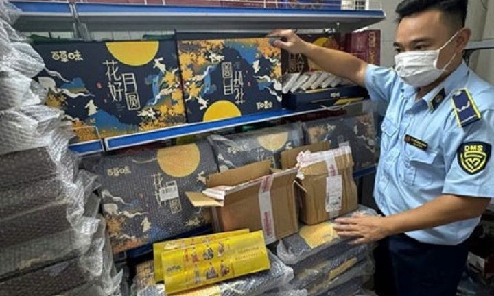 Phát hiện hơn 1.400 chiếc bánh Trung thu có dấu hiệu nhập lậu tại quận Hà Đông (Hà Nội)