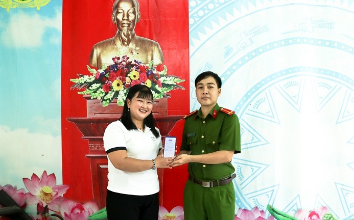 Cô giáo mầm non nhận được 400 triệu đồng từ tài khoản của