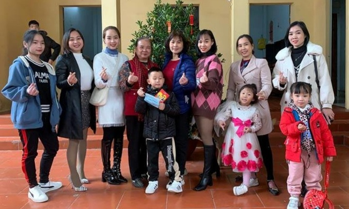 Bà mẹ đẻ tiên tiếp 9 đứa con gái trong vòng 19 năm, cuối đời hưởng