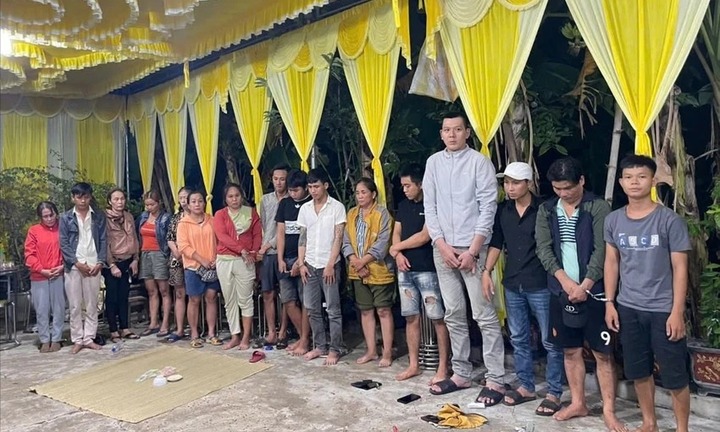 Lật tẩy bí mật trong đám tang ở Quảng Nam, bắt giữ 12 đối tượng