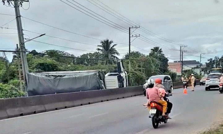 Tin tức tai nạn giao thông mới nhất ngày 30/8: Va chạm với xe tải, 1 người chết