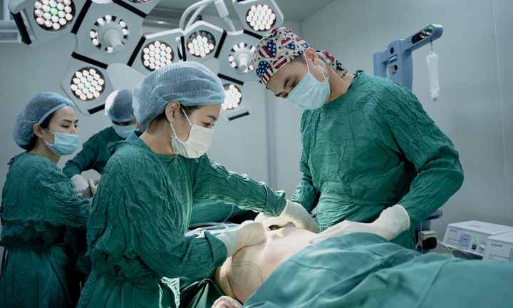 BS CKI Nguyễn Hạ chia sẻ về phương pháp hút mỡ tạo cơ hiệu quả và an toàn cho cả nam và nữ