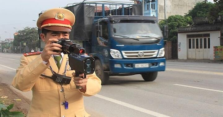 Chạy xe quá tốc độ bị xử phạt bao nhiêu tiền?