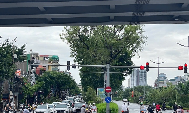 Hà Nội: Giao thông hoạt động trở lại bình thường sau cơn bão số 3