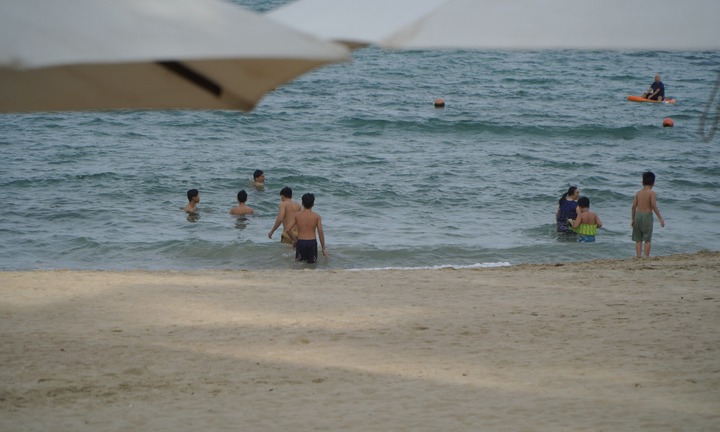 Nha Trang: Người đàn ông lớn tuổi đột quỵ khi đang tắm biển