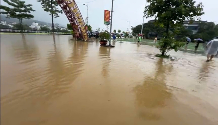 Lào Cai: Nước sông Hồng dâng cao nhiều khu vực TP Lào Cai ngập sâu