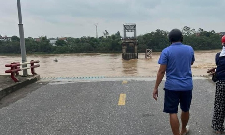 Sập cầu Phong Châu (Phú Thọ), các phương tiện lưu thông ra sao?