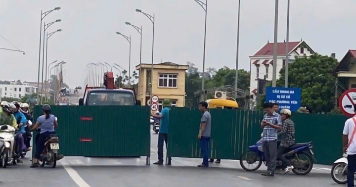 Sau vụ sập cầu Phong Châu ở Phú Thọ: Cấm phương tiện qua cầu Trung Hà và Tứ Mỹ