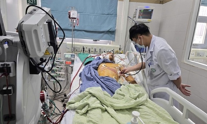 Vụ lũ quét tại bản Làng Nủ: Thêm 2 bệnh nhân nặng được chuyển về Hà Nội điều trị