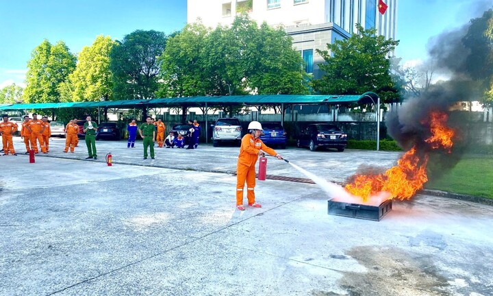 PC Hòa Bình: Tập huấn Phòng cháy chữa cháy và Cứu nạn cứu hộ 